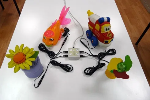 Fotografía: BJ ToyBox permite controlar hasta cuatro juguetes adaptados