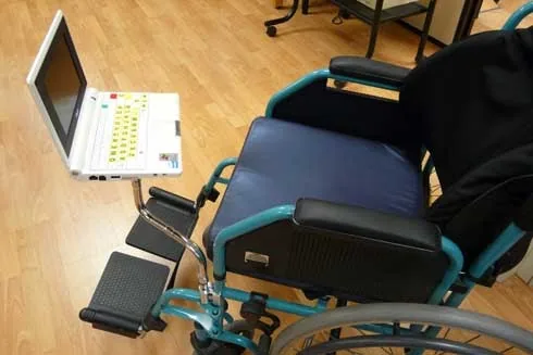 Photo: Laptop mounted on a wheelchair as a communication aid