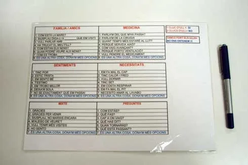 Photo: Board with predefined phrases, available in Catalan and Spanish in downloads
