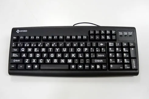 Photo: Keyboard with large keys and letters and three-height tabs, Eneso Titán